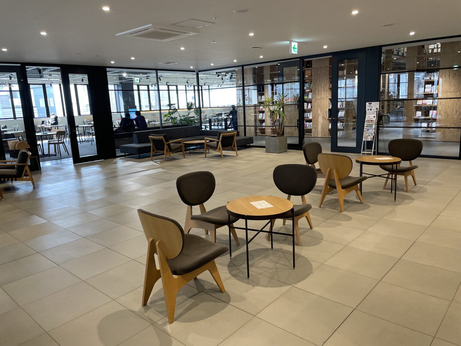 ラウンジ